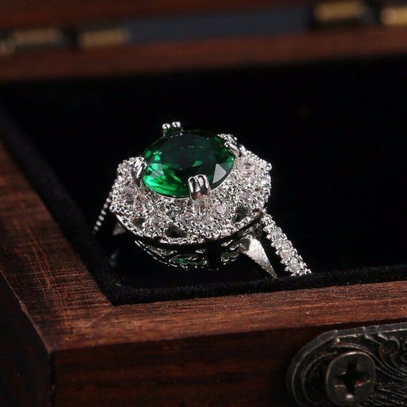 New Elegant Women  925 Silver Emerald Ring - Picture 6 of 7